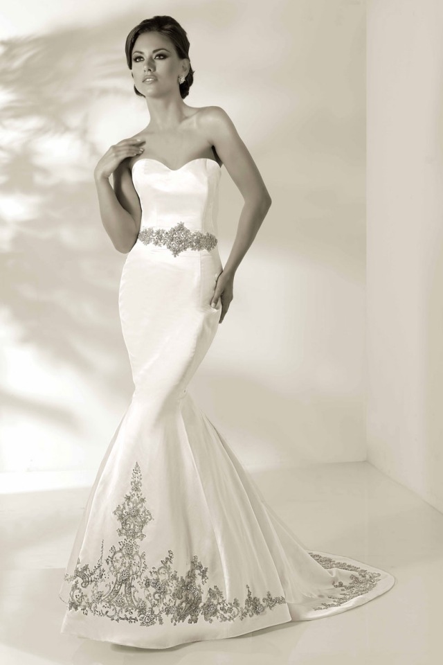 Elegantné saténové šaty, výšivka opaska a sukne výstrih srdca, poprsie, výšivka, nápady na nevestu