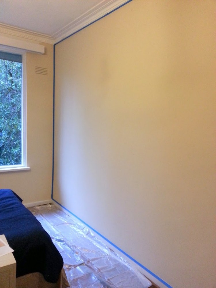 maľovanie na stenu-nápady-spálňa-urob si sám-body-urob-body-návod-príprava-lepiaca-páska-hrana