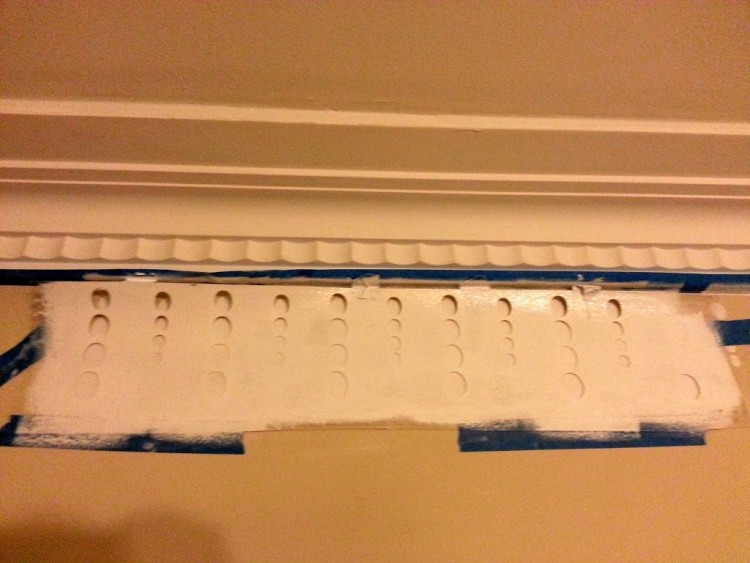 maľovanie na stenu-nápady-spálňa-urob si sám-urob si sám-body-správne-miesto-šablóna-štuková-biela