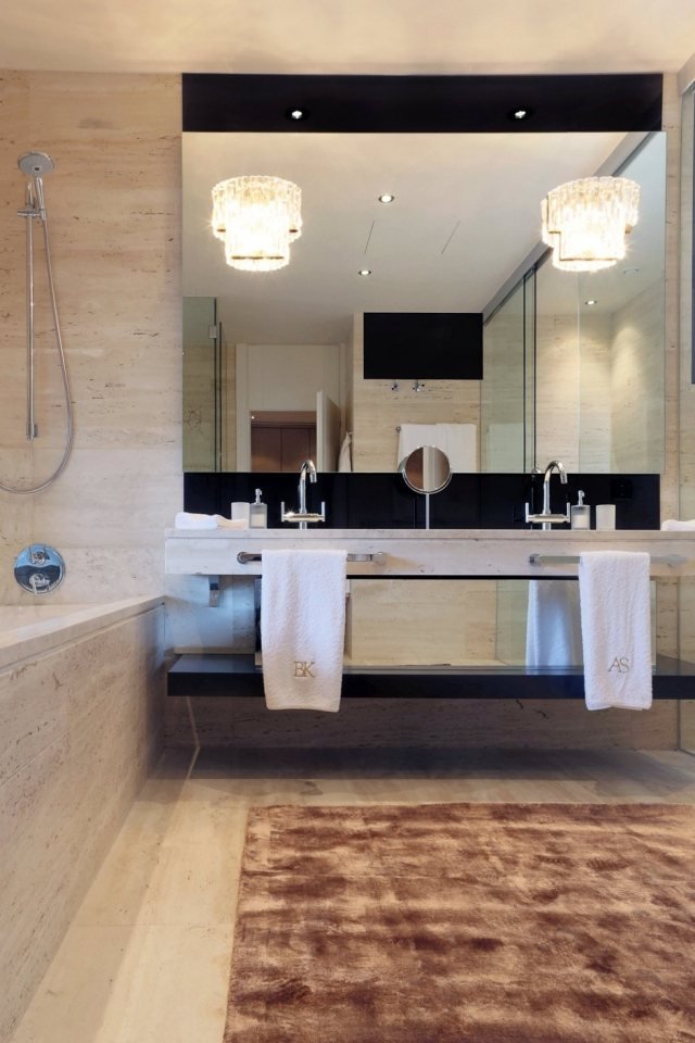 Pohodlná kúpeľňa s dlažbou v nástennom umývadle s betónovým vzhľadom feel-good-bathroom-tile-look-concrete-floor-carpet-vintage-effect