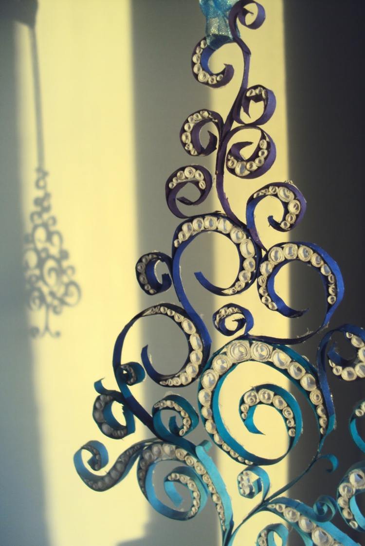 Remeselné nápady s papierovými visačkami si vyrobte z jedľových modrých pruhov