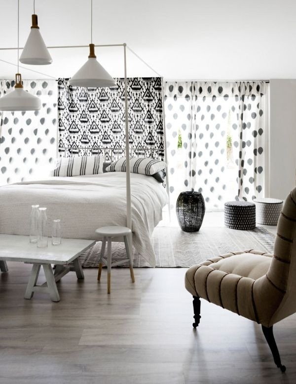 vzor spálne pod závesom cez záves súkromie dekorácia okna