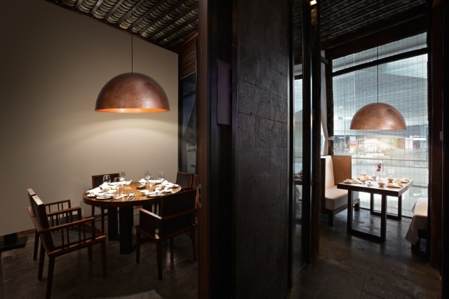 Závesné svetlo klasického dizajnu, medený vzhľad, kovový lesk Závesné svietidlo klasického dizajnu s medenými povrchmi FInish