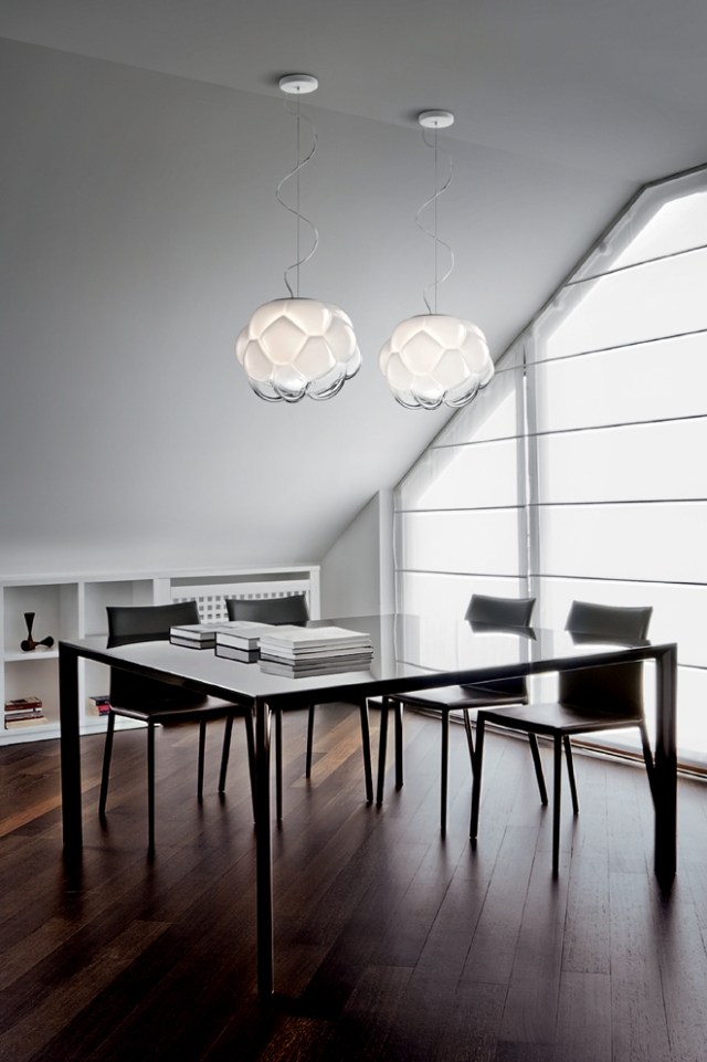 Dizajnové závesné žiarovky z ručne fúkaného skla pripomínajúceho mydlové bubliny Nápady na závesné žiarovky, ručne fúkané sklo, optiku z mydlových bublín