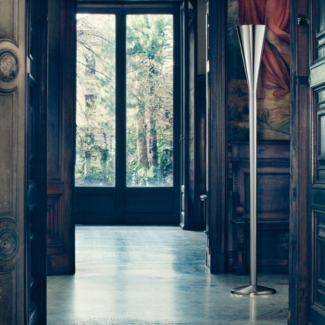 stojanová lampa fontanaarte kovový minimalistický dizajn pietro chiesa stropná lampa fontanaarte stropné bodové svietidlo kovové prevedenie pietro chiesa