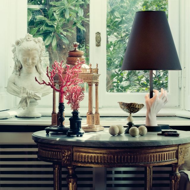 Dizajnové čierne tienidlo na lampu-fontanaarte držané ručne pietro chiesa Moderné stolné lampy-fontanaarte čierne tienidlo nápady pietro chiesa