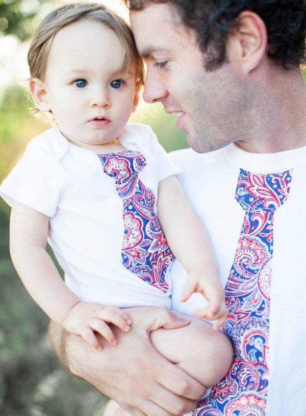 krásne-tričká-s-kravatou-potlačou-prekvitá-moderné-vzory