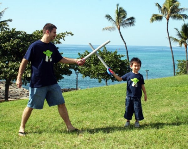 Identický odev pre veľkého i malého muža