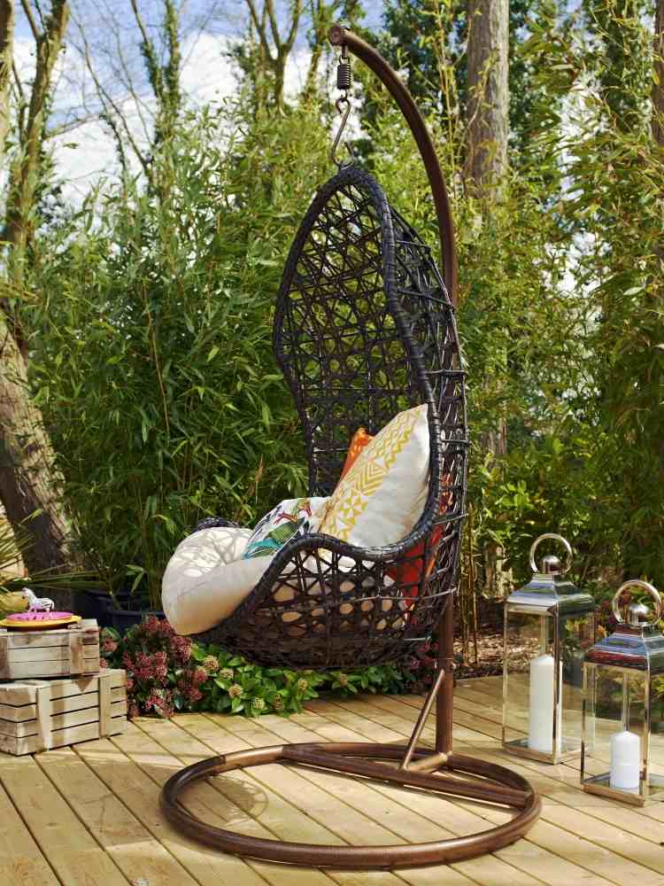 Závesná stolička z plastovej sieťoviny s rámom Závesné kreslo-záhrada-ratan-rám-kov-terasa