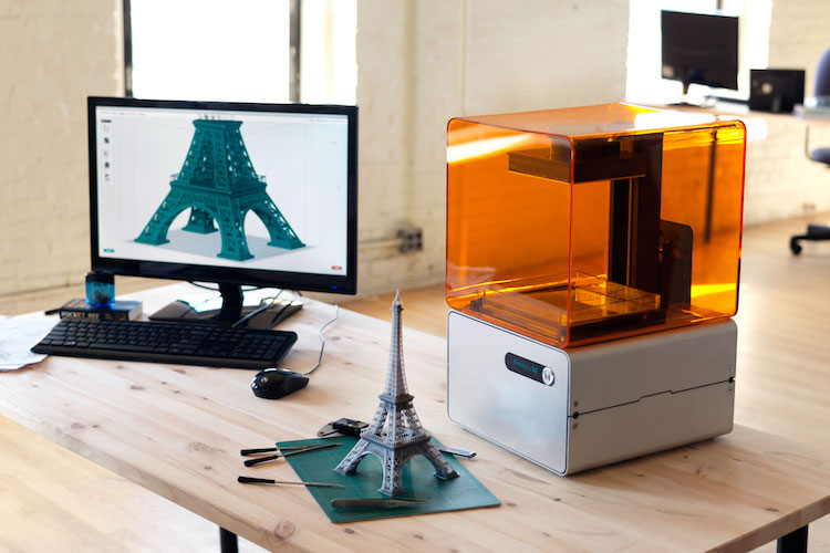Technológia 3D tlače ruka v ruke s konštrukciou nábytku a priemyslom 3D tlač nábytku-dizajn-počítač-generovať-model