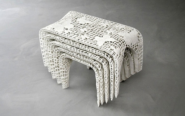 FOC biela 3D tlačená taburetka Monarch