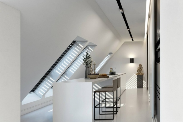 Riešenia miestností-ploché-so šikmou strechou-svetlíky-čisto-biele steny