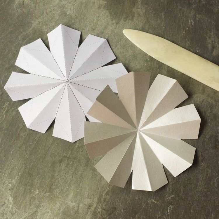 jednoducho vytvorte 3D efekt skladaním Vianočné hviezdy-drotár-3d-návod-šablóna-dekor-papier-zlato