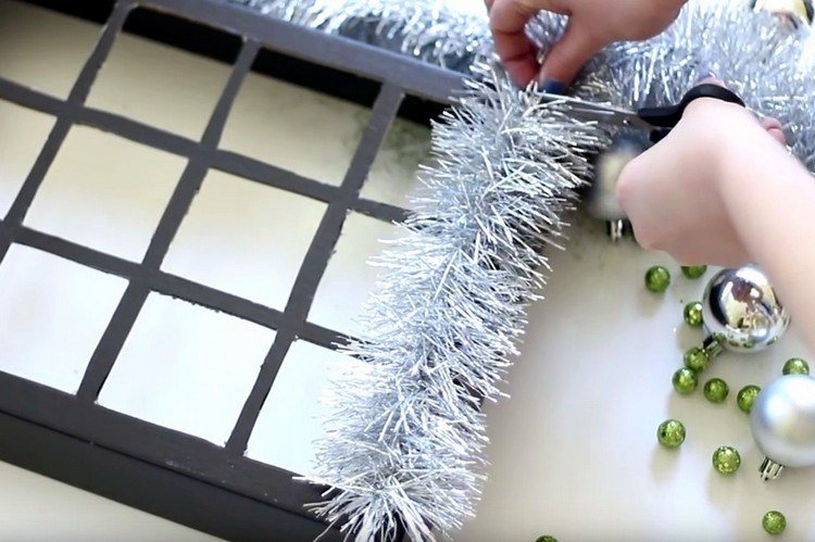 Vystrihnite lesklú girlandu striebornej farby adventný kalendár-urob si sám-ženy-strieborná-trblietavá veniec