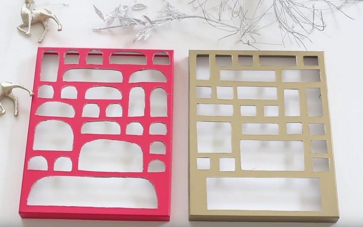 Vystrihnite okno adventného kalendára remeselným nožom adventný kalendár-urob si sám-priateľka-botník-veko-okno