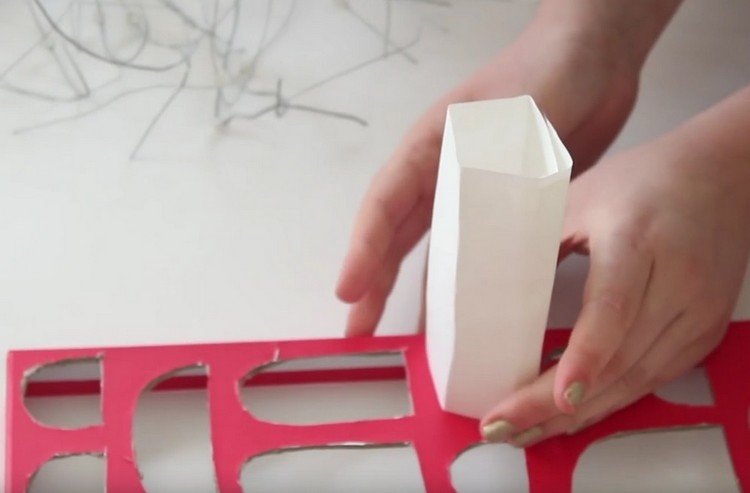 Zložte papier tak veľký, ako je otvor adventný kalendár-urobte si to sami-priatelia-vyrobte-si-svoju-box-divíziu