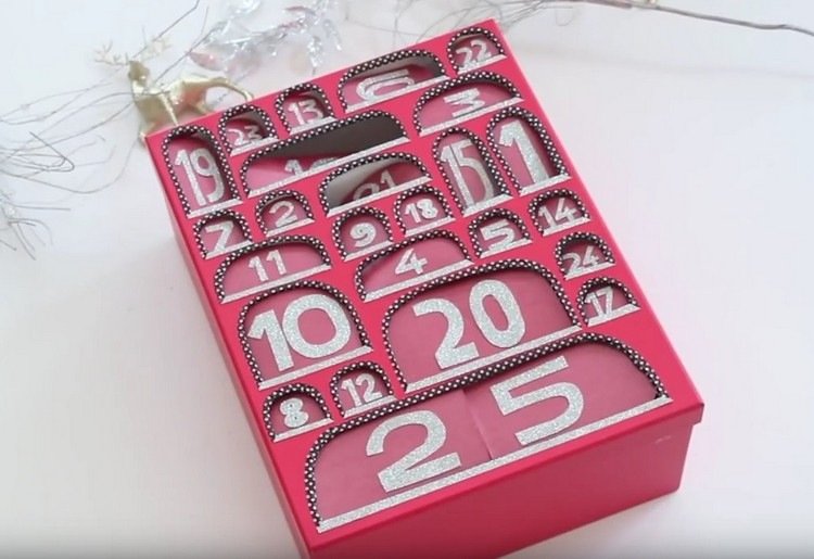 Adventný kalendár v ružovej farbe pre ženy adventný kalendár-urob si sám-priateľka-botník-ružové-okno