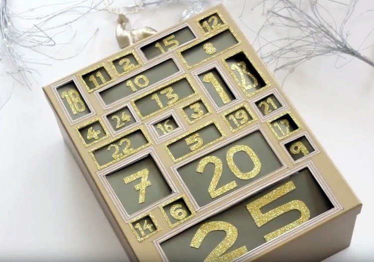 Kartónová škatuľa adventného kalendára v zlatej a khaki zelenej farbe adventný kalendár-drotár-seba-priateľka-kartónová škatuľka-zlatá