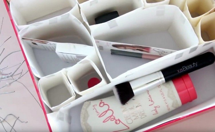 Naplňte adventný kalendár kozmetickými výrobkami adventný kalendár-urob si sám-priatelia-definuj-predmety-papiera