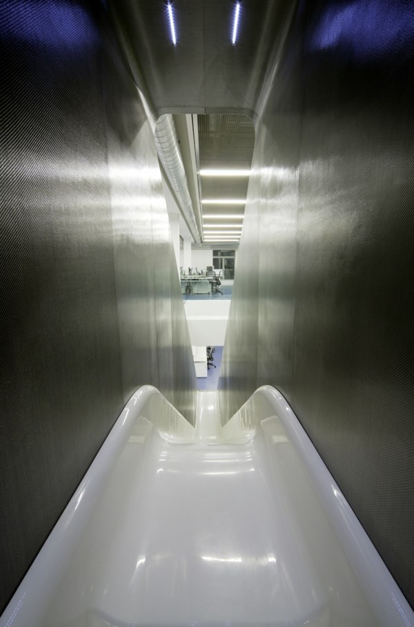 kreatívne-kancelárske-návrhy-red-bull-jump-studio