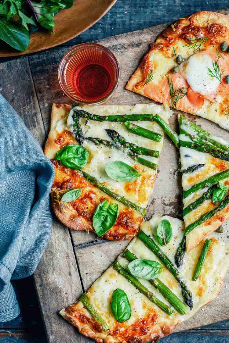 tarte flambée-cesto-recepty-vegetariánsko-špargľové-topping-nápady