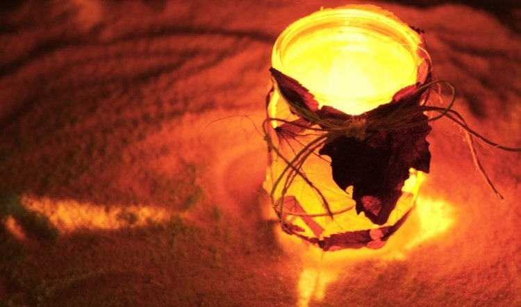 Crafting-instructions-jesenné-deti-veterné-jesenné listy-sviečka-sklenená-plechovka