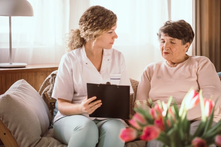 Pomalé žmurkanie a zmenenú mimiku konzultujte s lekárom