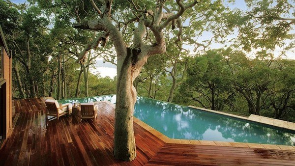 krásny-bazén-vonku