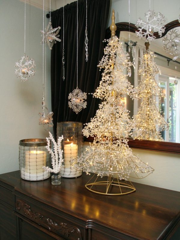 ozdobte svetlá víl lampami z umelého stromčeka Jedáleň s lampášmi z umelého stromu