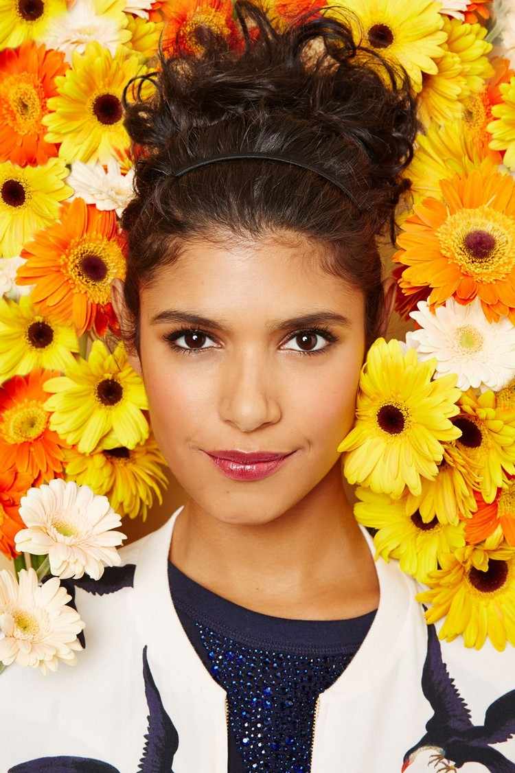 Updo s čelenkou - návod účes-prírodné-kučery-urobte si-up-čelenka