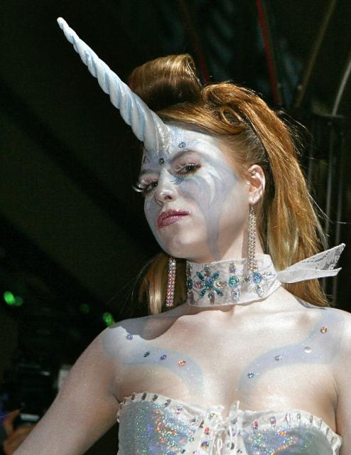 Halloween kostýmový make-up žena jednorožec trblietavá biela Halloween kostýmový make-up žena trblietavý jednorožec