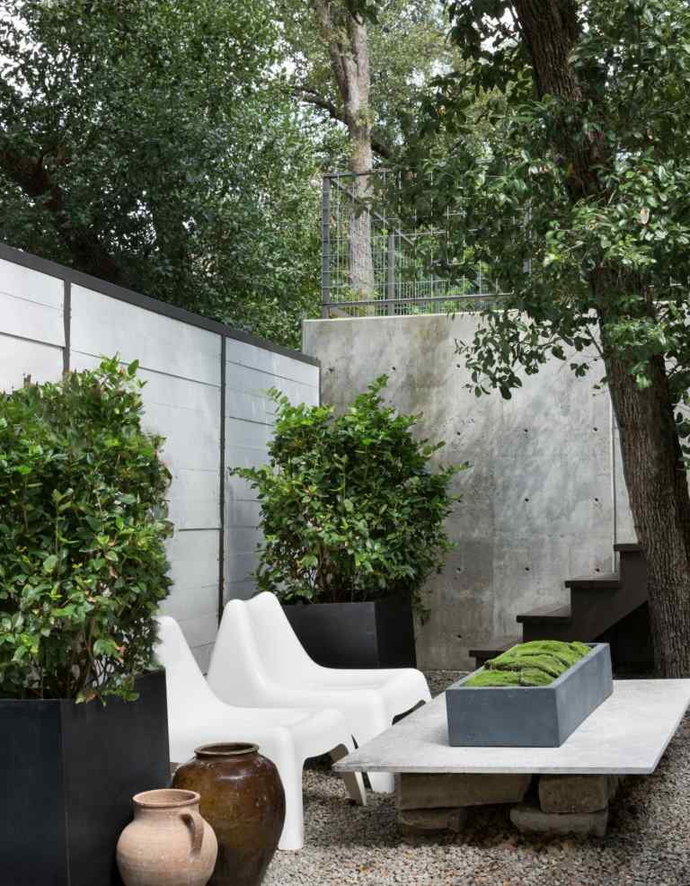 Betónová súkromná obrazovka pre súkromie v modernom posedení