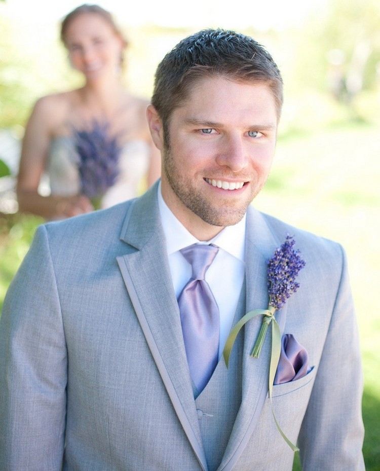 Krátke vlasy lepte iba zľahka gélom ženích-účes-nápady-predný-vrchný-mierne gélovaný