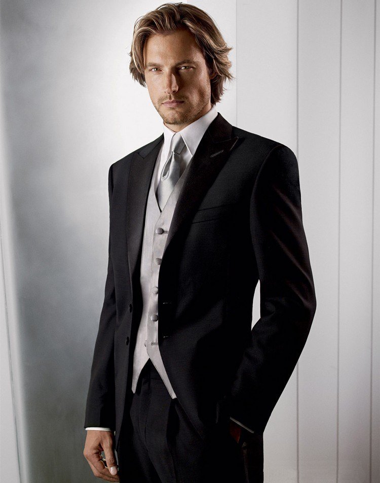 stredne dlhé vlasy s bočnou ofinou ženích-účes-nápady-stredne dlhé vlasy-ofina-bokom