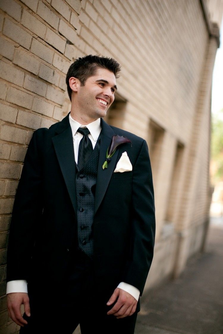 predné konce vlasov upravené voskom na vlasy ženích-účes-nápady-krátky-účes-predný-oblečený do gélu