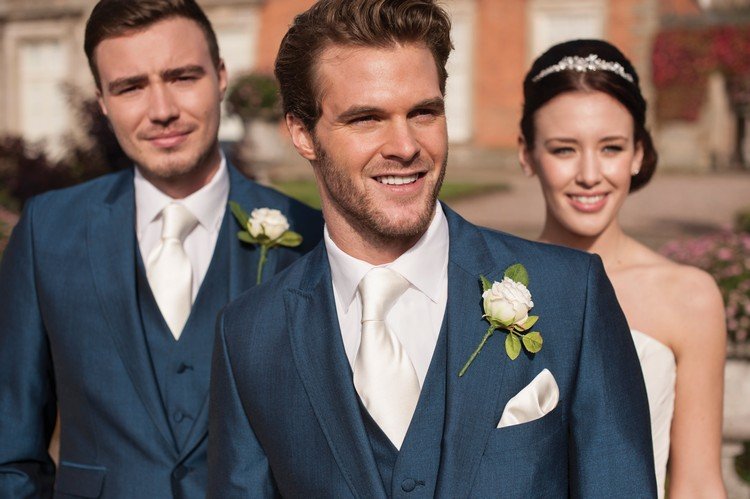 Krátky účes a 3-dňová brada Nápady na účes ženícha-stredne dlhé-3-dni-fúzy