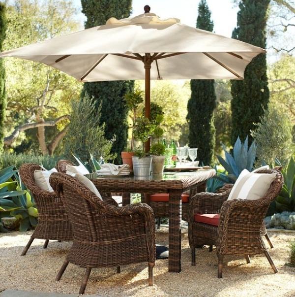 dizajn slnečníka široký ochrana pred slnkom ratanový nábytok malé vedrové rastliny