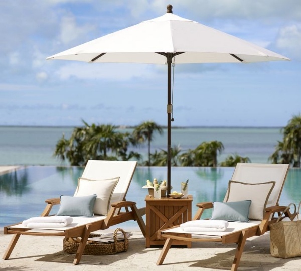 slnečný dáždnik dizajn nápady ležadlá bočný stôl drevený materiál