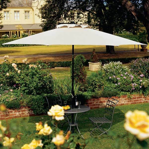 nápady na dizajn kvety z bieleho kovového stolového vína