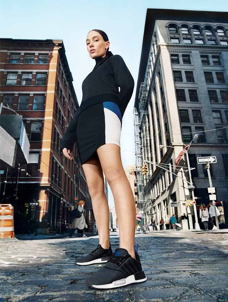 Čierny rockový sveter Adidas NMD