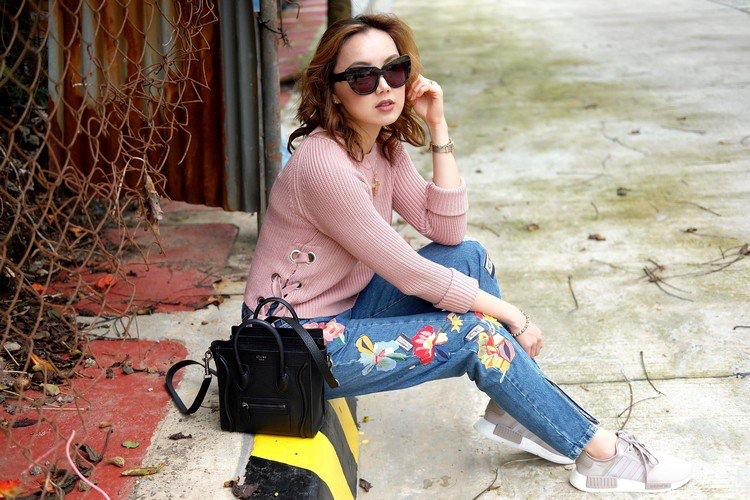 Béžové rifle Adidas NMD z jemnej pletenej blúzky