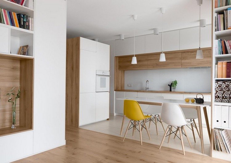 moderné-kuchyne-dub-matné-biele-fronty-bezúchytkové-sklo-ochrana proti striekajúcej vode