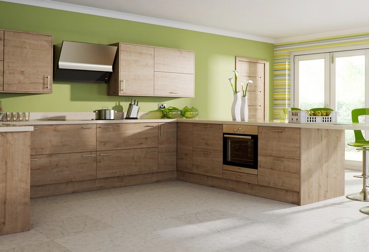 moderné-kuchyne-dub-zelená-stena-farba-krémová-doska