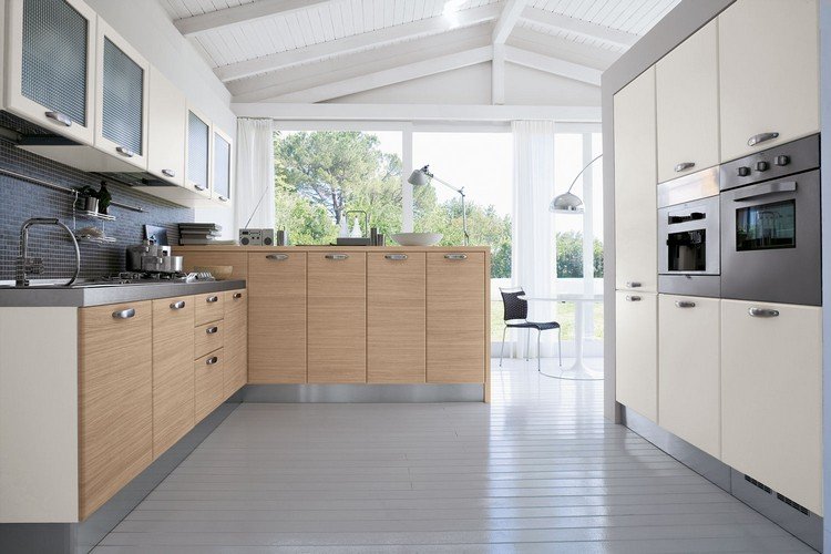 moderné-kuchyne-dub-čela-oceľ-pracovná doska-čierna-mozaika-obklady