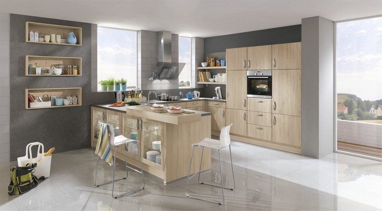 moderné-kuchyne-dub-svetlo-sivá-stena-farba-tvar-u