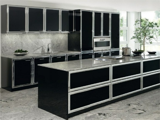 čierna-luxusná-kuchyňa-mramorová podlaha