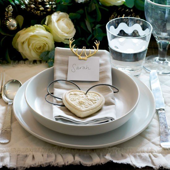 nápad na dekoráciu stola plaetzchen srdce miesto karta ľanové serviette dekorácia stola plaetzchen miesto na srdce ľanová servítka