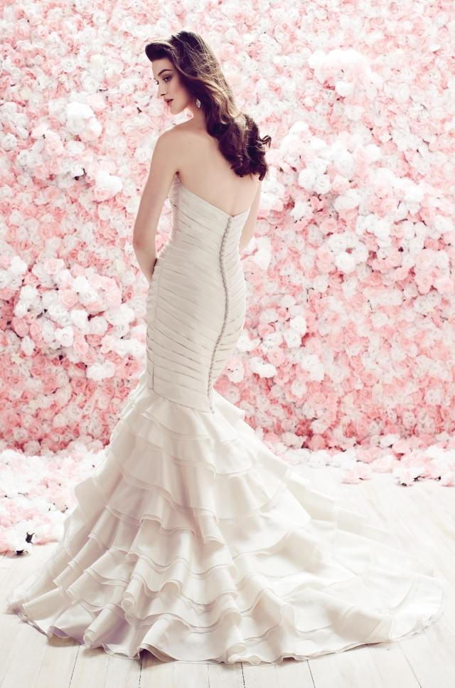 Biele-dlhé-volánové-šaty-svadobné-2014-Mikaella-kolekcia