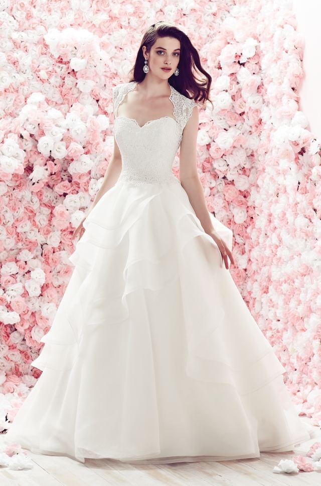 srdce v tvare srdca dekolt aktuálny svadobná móda 2014