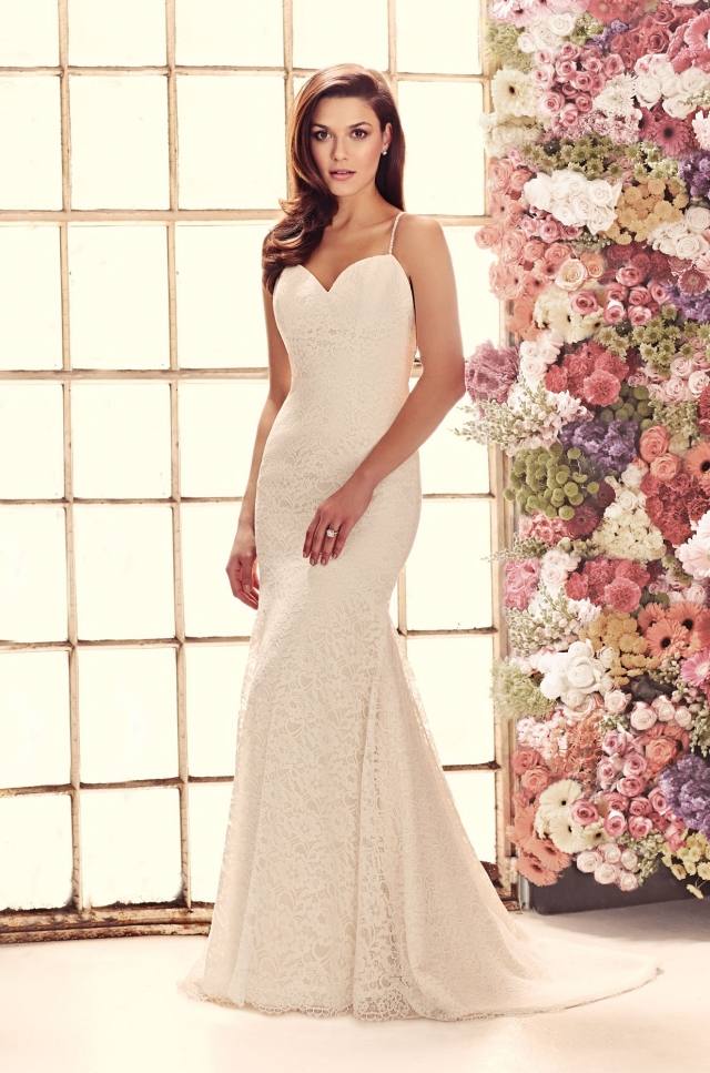 elegantné krajkové šaty so srdiečkovým výstrihom-tenké ramienka-svadobná móda-2014